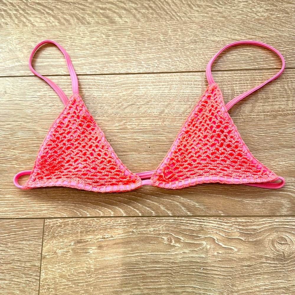Acacia top